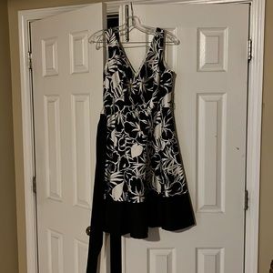 Ladies Size 8 Nine West summer dress.